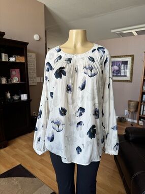 Ava & Viv silky white, blue & gray long sleeves peasant blouse-size 2X